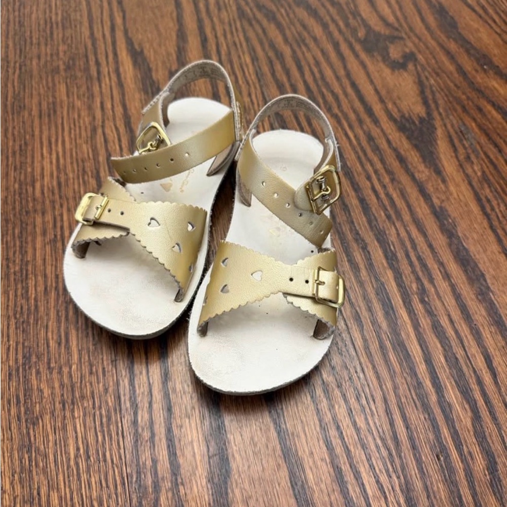 Chic Gold Kids Sandals with Heart Cutouts